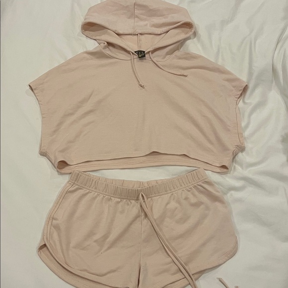 Pink cropped two piece set (tshirt hoodie + shorts) - Picture 1 of 7